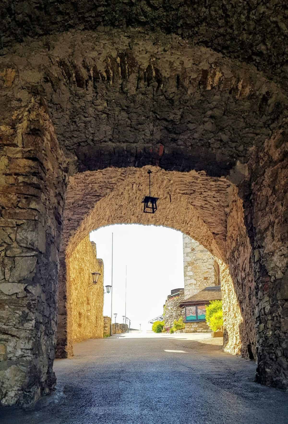 Eingangstor Burg Landskron in Kärnten