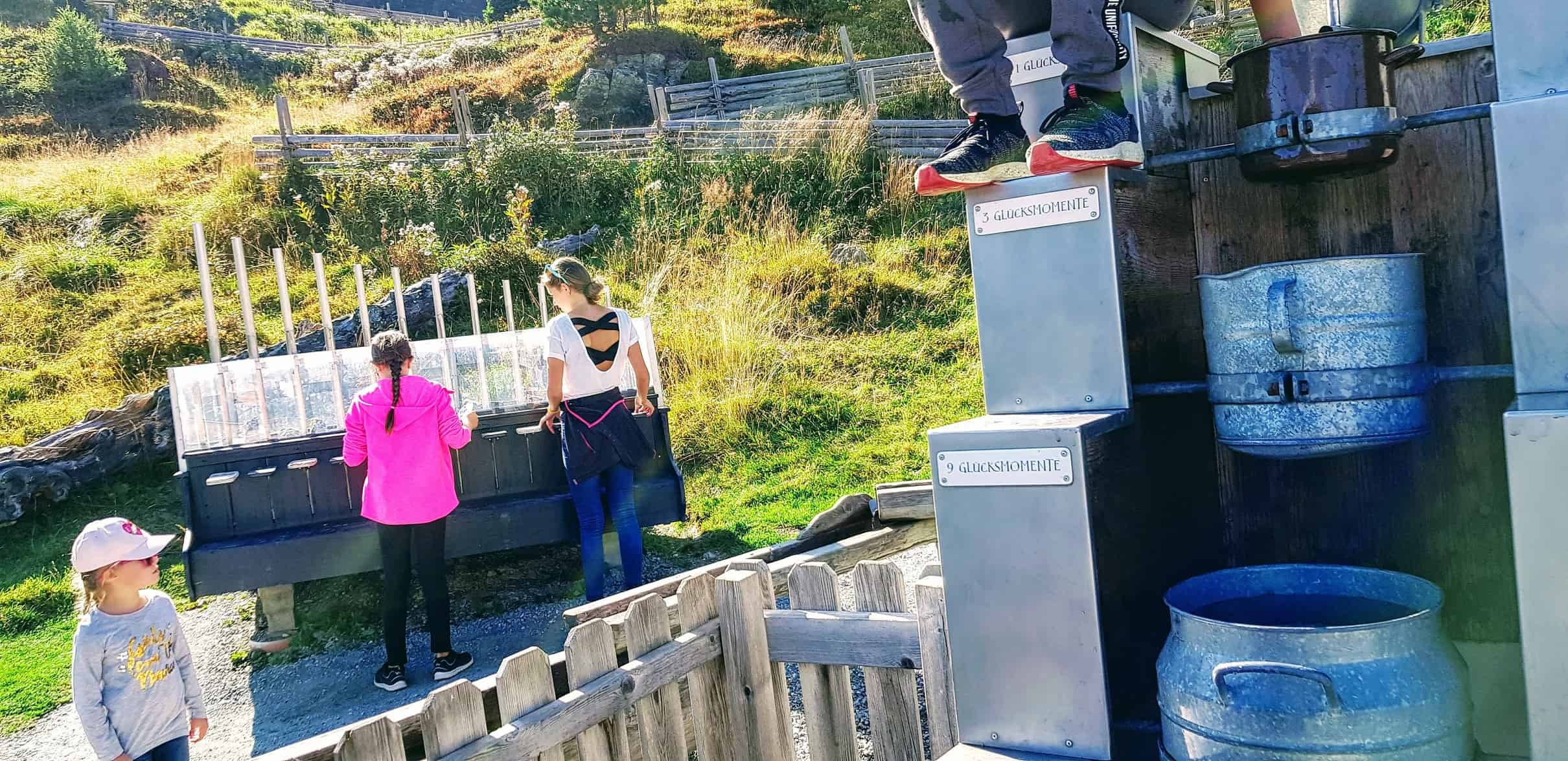 Wasserstationen beim Kinderspielplatz auf der Turrach - Ausflugstipp für Familien in Kärnten