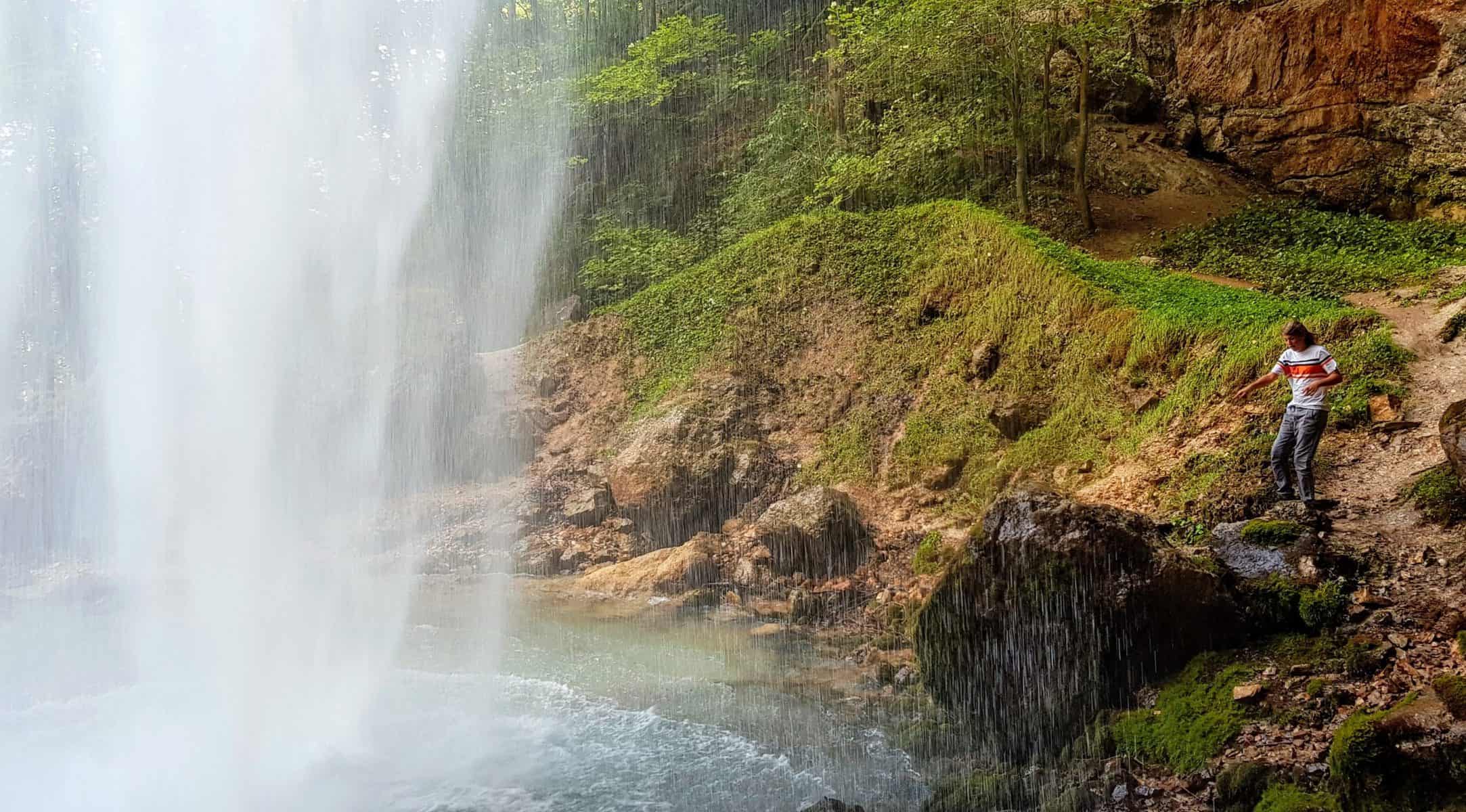 Natur erleben in Kärnten mit Kindern beim Wildensteiner Wasserfall in Gallizien Nähe Klopeiner See in Südkärnten