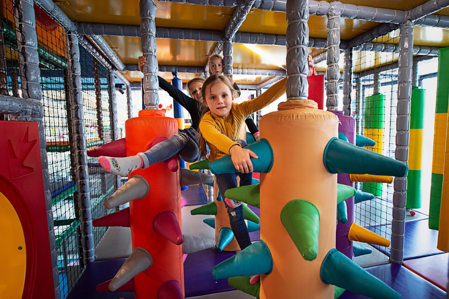 Kinder in der Indoor-Spielewelt Lollipop im Villacher Atrio